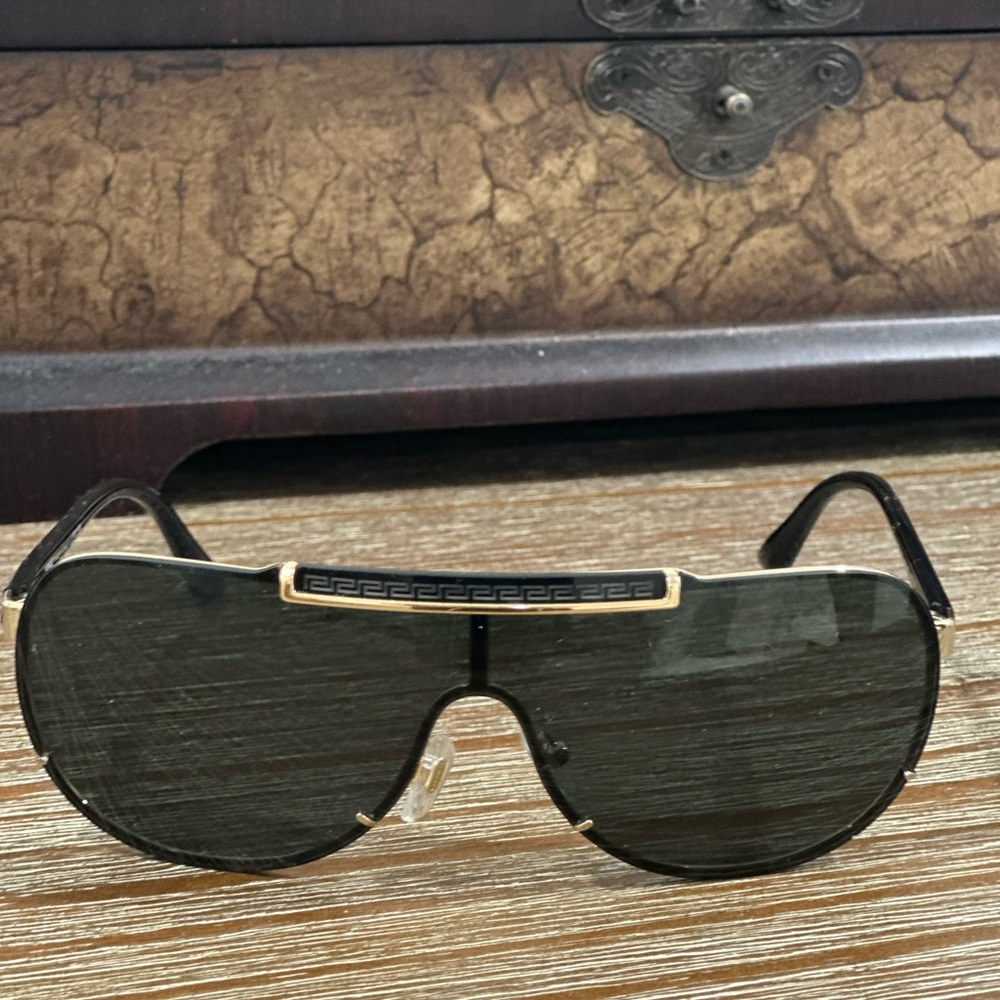 Versace sunglasses - Picture 5 of 13